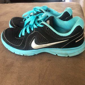 Nike Air Relentless Women's Tennis Shoes Size 8.5